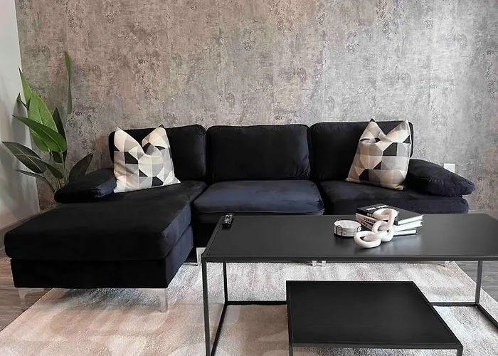 New Buckhead Black And White Suite